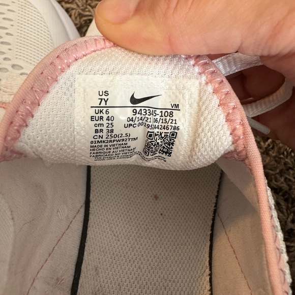 Nike Air Max 270 - Picture 2 of 6